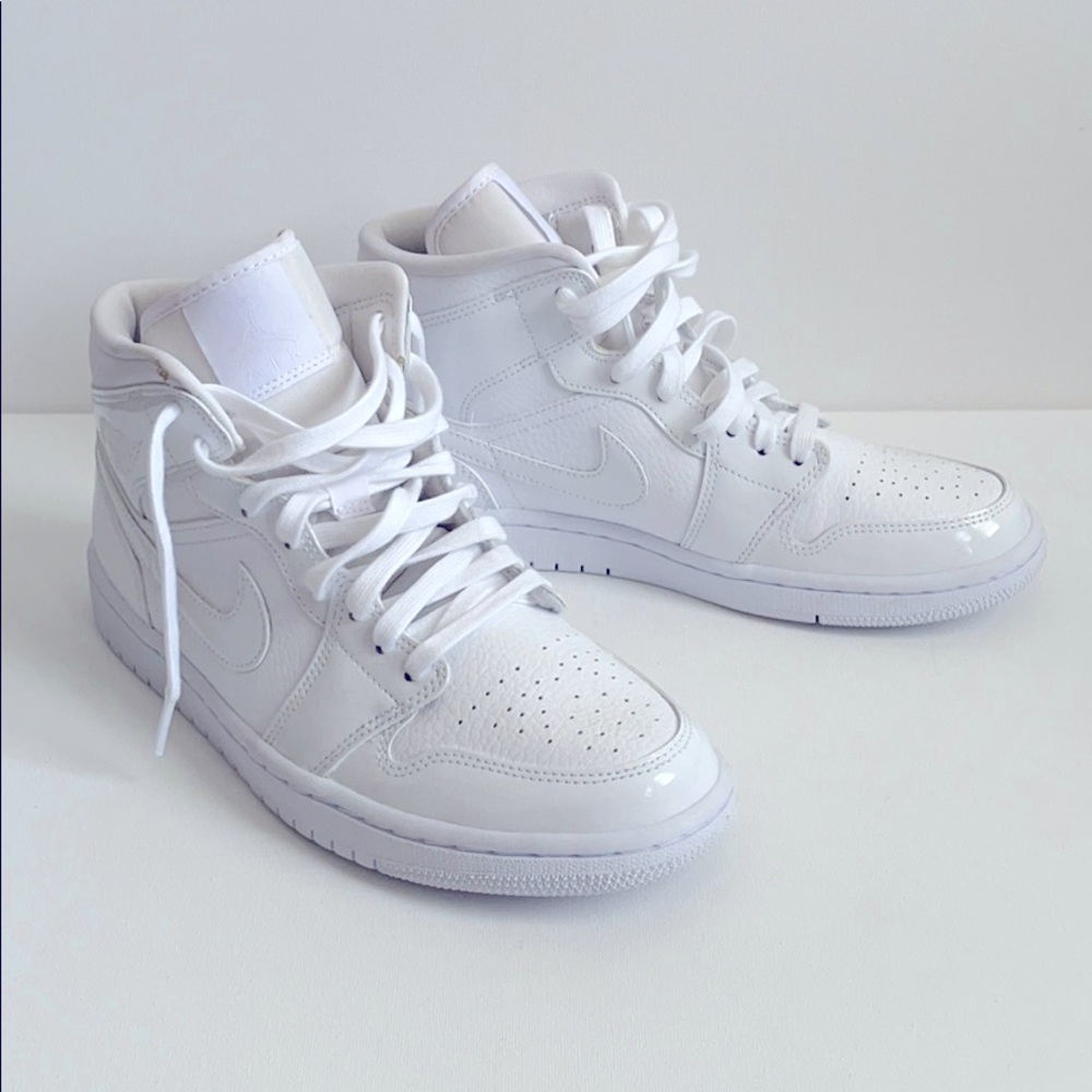 Jordan Retro 1 Triple White 🔥 👟 🔥